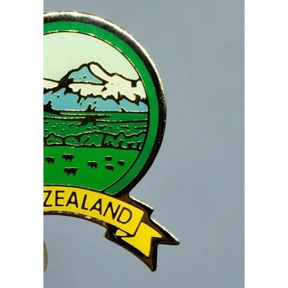 New Zealand Green Yellow Mountain Scenery Lapel Button Hat Collectible Pin - Picture 7 of 12